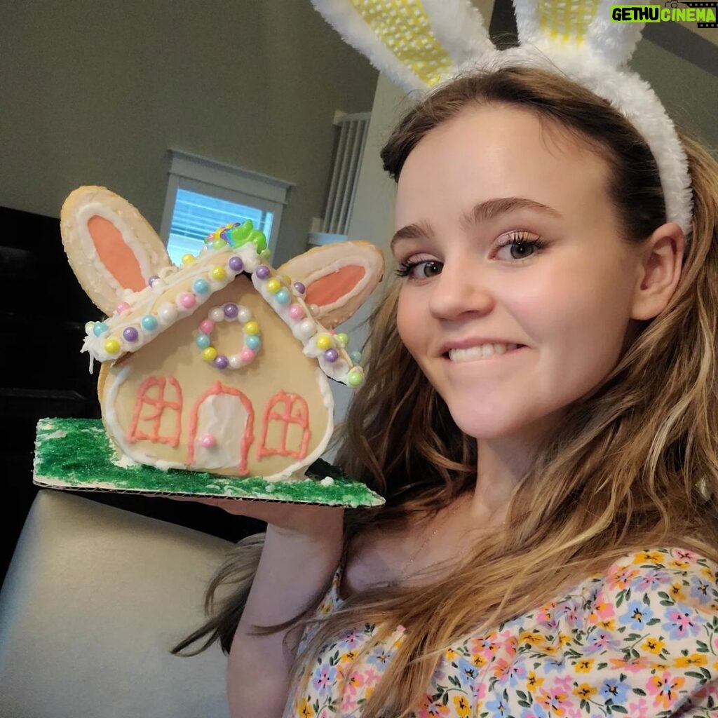 Megan Stott Instagram - Happy Easter everybody🐣🐰 (Easter egg house✌🏻)