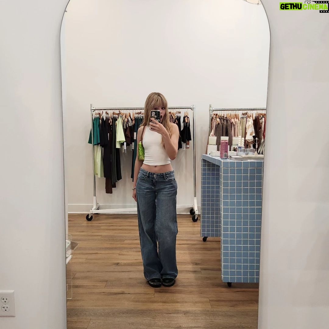 Megan Stott Instagram - Fit check for the new do
