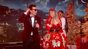 Meghan Trainor Instagram - @JimmyFallon and @MeghanTrainor perform their NUMBER ONE holiday song! ❤️🎄🎁 #WrapMeUp
