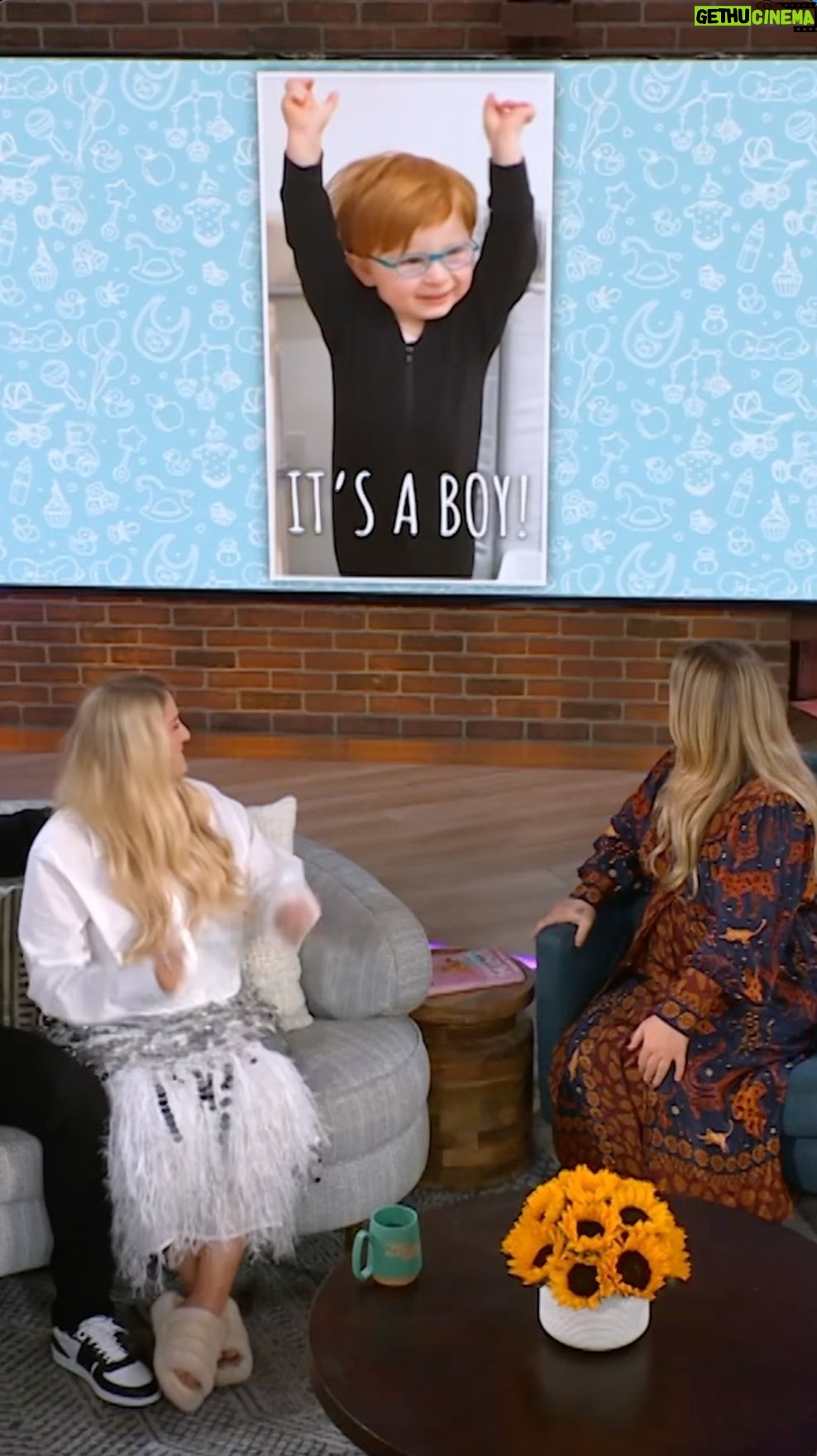 Meghan Trainor Instagram - IT’S HAPPENING 💖 @kellyclarksonshow @darylsabara #kellyclarkson #spykids #genderreveal