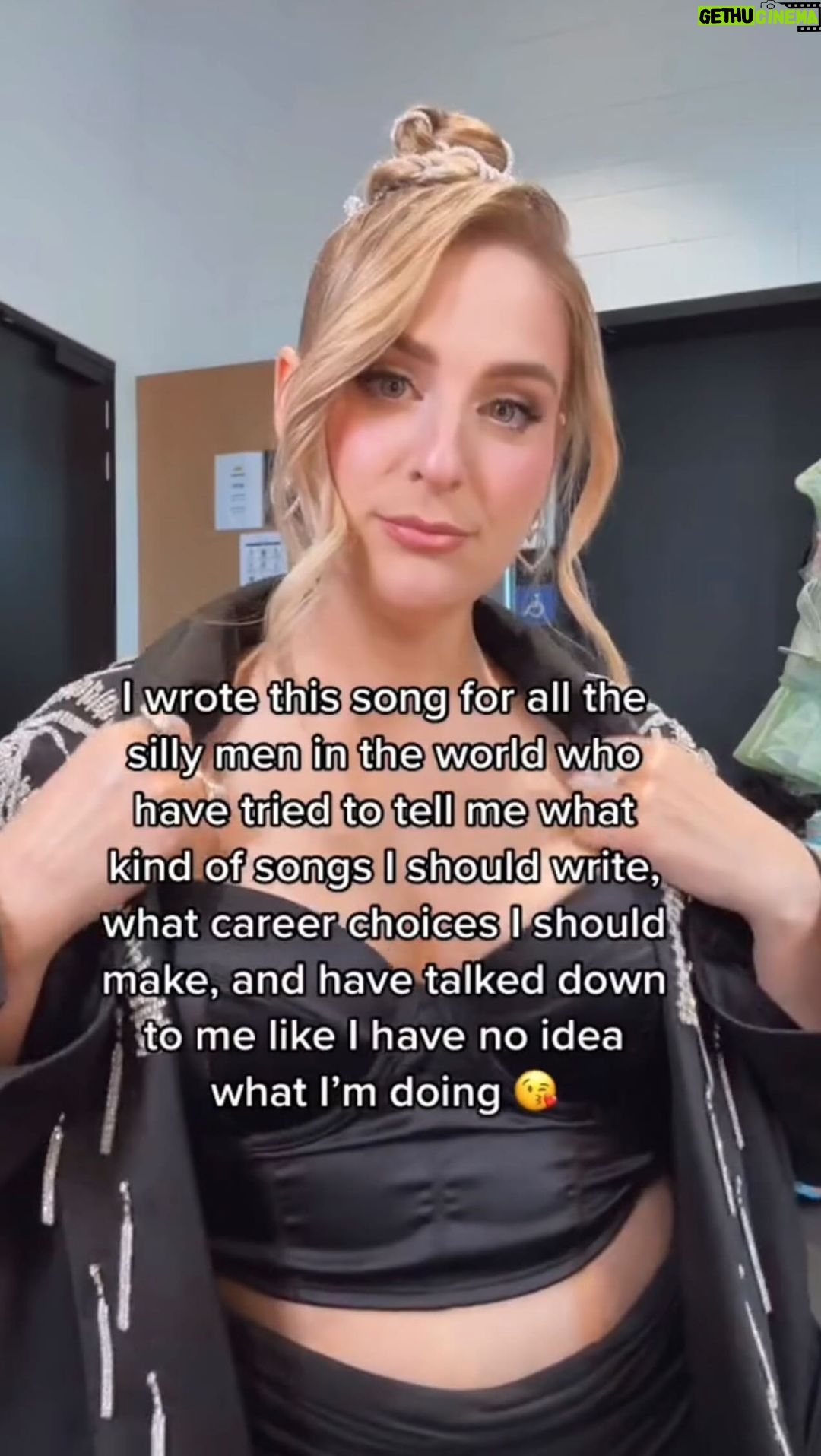 Meghan Trainor Instagram - And that having a baby would end my career🤰😘 #iamyourmother #mother #23weekspregnant
