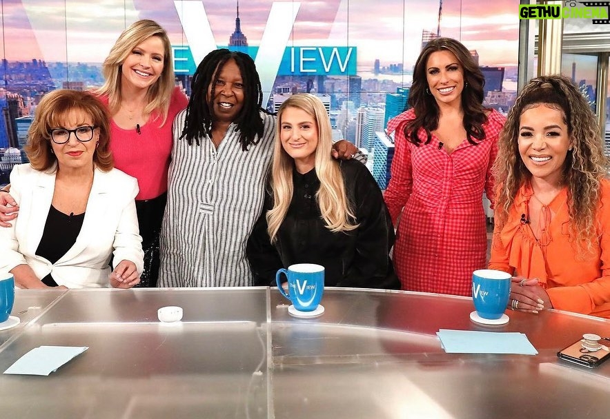 Meghan Trainor Instagram - my first book DEAR FUTURE MAMA is finally out!❤️ thank you to everyone who made this dream a reality! Thank you to everyone who’s helped spread the word. 🥹😭💕 @noraborealis @kristy.morrell @rebeccabroxfit @darylsabara @caithoyt
