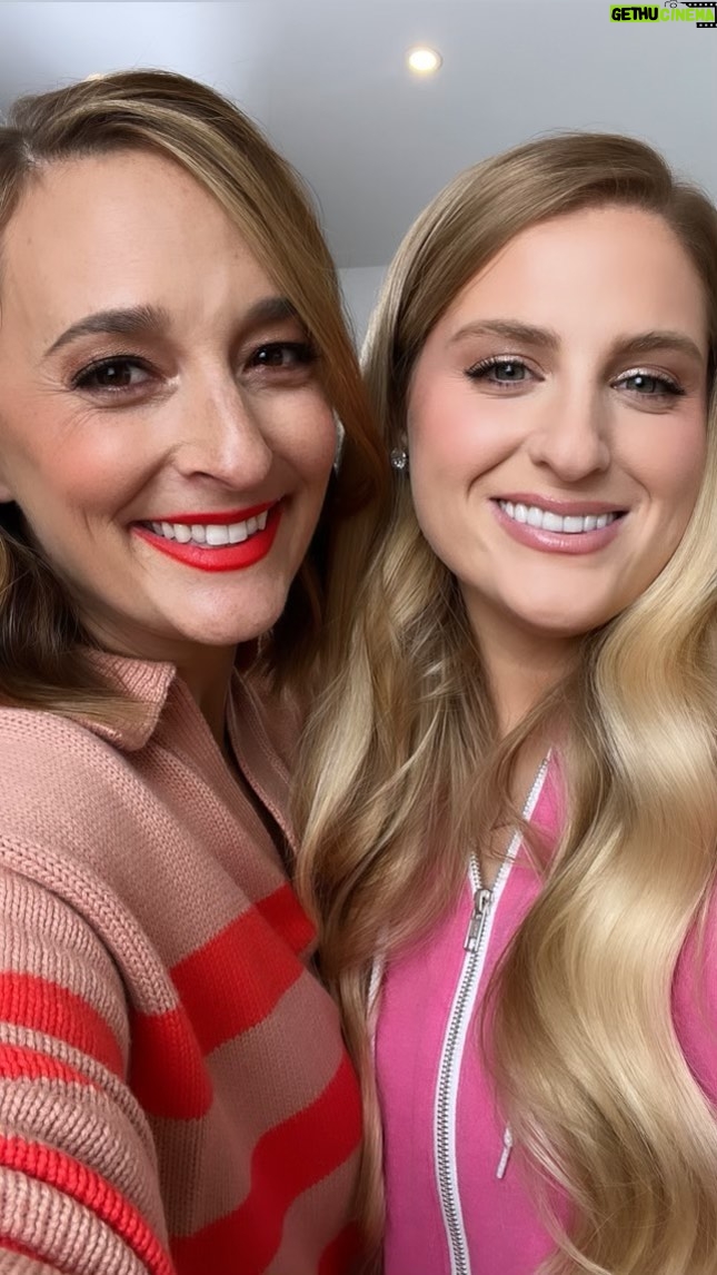 Meghan Trainor Instagram - @whatsgabycookin taught me how to COOK on her new show #MyBestFriendsKitchen 🍗🥔🥑! Watch it on #qvcplus 💖