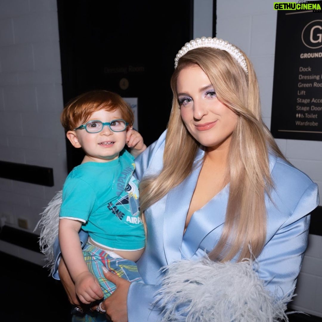 Meghan Trainor Instagram - So proud of my make up last night💙 Top 10 is turning into top 8 TONIGHT! AUSTRALIA! DONT FORGET TO VOTE FOR UR FAVES! @australianidol