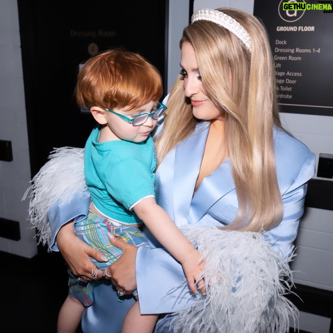 Meghan Trainor Instagram - So proud of my make up last night💙 Top 10 is turning into top 8 TONIGHT! AUSTRALIA! DONT FORGET TO VOTE FOR UR FAVES! @australianidol