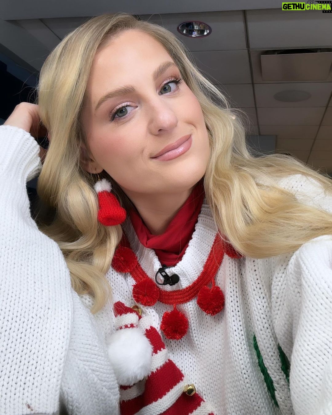 Meghan Trainor Instagram - New York was a dream! Thank you @jimmyfallon for being the nicest, most talented, and most giggliest man I’ve ever worked with. This duet has made so many dreams come true! I’ll never be able to thank you enough ❤️ please stream #wrapmeup and show Jimmy how he’s the true popstar (superstar) that he is! Last slide 👀 Christmas magic❤️🎄🎁 Dancers: @robinmasella @sariri15 @kdja030 @stephyonk @camp_claire @alekitty @jojolinajavier @markcruz17 @raymondbaynard @garetthawe @j0rdanchin @kenny_bermudez @jswagg93 #curtisholland (no IG account) Stand-ins: @yuzzz12 (Meghan) @davidpaulkidder (Jimmy) Choreographer: @sarahogleby Associate choreographer: rachelbressdoroudian