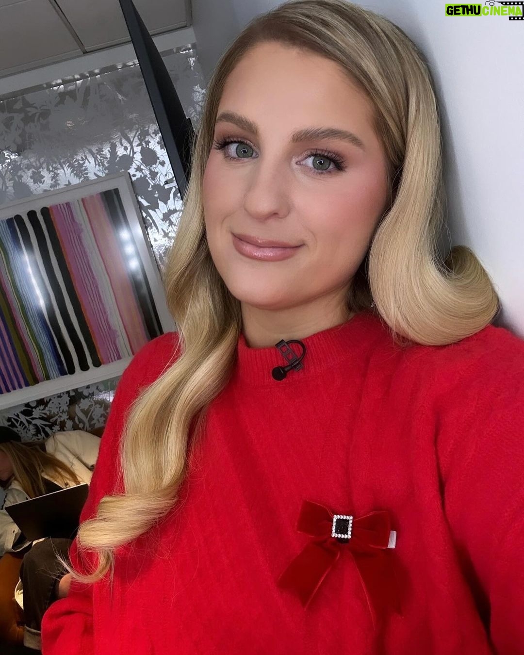 Meghan Trainor Instagram - New York was a dream! Thank you @jimmyfallon for being the nicest, most talented, and most giggliest man I’ve ever worked with. This duet has made so many dreams come true! I’ll never be able to thank you enough ❤️ please stream #wrapmeup and show Jimmy how he’s the true popstar (superstar) that he is! Last slide 👀 Christmas magic❤️🎄🎁 Dancers: @robinmasella @sariri15 @kdja030 @stephyonk @camp_claire @alekitty @jojolinajavier @markcruz17 @raymondbaynard @garetthawe @j0rdanchin @kenny_bermudez @jswagg93 #curtisholland (no IG account) Stand-ins: @yuzzz12 (Meghan) @davidpaulkidder (Jimmy) Choreographer: @sarahogleby Associate choreographer: rachelbressdoroudian