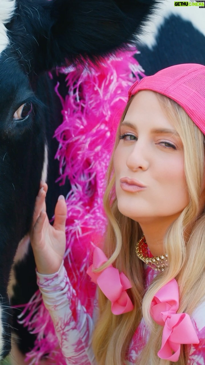 Meghan Trainor Instagram - ‘Hands On Me’ music video out now!! 💖@jasonderulo @parishilton #HandsOnMe