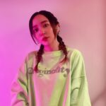 Megumi Han Instagram - 💚 🩷 💚 🩷 蛍光色、好きです。 このスウェット、セットアップなんですよ。 これで大都会を練り歩きたい。（願望）