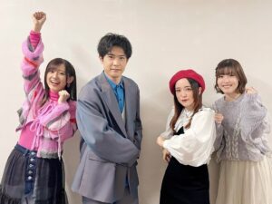 Megumi Han Instagram - #ジャンプフェスタ2024【#推しの子】

ありがとうございました！

本作のもと皆さんにお会いできる年内ラストの機会！
今年は、なんと『【推しの子】』念願のジャンフェスでした！
嬉しい！！嬉しすぎるよ！！

苺プロファン感謝祭2023から早くも一ヶ月。
もう一度、感謝を伝え、もう一度、愛情を受け取ったひととき。
皆さんからいただいたエネルギーを抱いて、更なるステージ、舞台の世界へと、立ち向かっていきます。

東京ブレイドしてみたけど、ポーズわかんなかったね。

そんなこんなで・・・

皆さんが2期を待っている間も楽しんで頂けるよう、作り手の方々が様々なコンテンツを用意して下さっています！

ありがたやぁ…！！

これもひとえに、皆さんが推しの子たちに分け与えて下さる愛のおかげ🫶❤️

この愛の永久機関が延々と続けばいい・・・！！（えw）

ここのところ、本誌を読んでいると心が痛むけど、2期まで来たら、行くところまでアニメ化もして欲しいです。（気が早い）

皆さんから頂いた愛情を、作品に還元していけるよう頑張りますので、来年も引き続き『【推しの子】』を宜しくお願い致します！

会場見て回れなかったので、手元にある写真を添えて。

#ジャンプフェスタ
#ジャンフェス
#ジャンフェス2024
#oshinoko