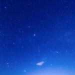 Megumi Han Instagram - 🩷 💙 ❤️ 💛 💚 🧡 🩷 ふたご座流星群が降り注いだ次の日。 流れ星にゆかりのある、この映画が公開となりました。 『パウ・パトロール ザ・マイティ・ムービー』 顔馴染みの面々はもちろんのこと、久しぶりのメンバーや今作で初めて登場するキャラクターたちも加わって、益々パウジョンアップ！ スカイとケントの出会いの物語も明かされます。 もう先週末に、劇場へ足を運んでくれたお友だちもいるのかな？ この冬、愛しのパウ・パトロールのみんなが、たくさんのお友だちに会えますよう、星に願いをかけて。 🐾 __________ 公開初日と同時に、マクドナルドでハッピーセットもスタート！ 行けるメンバーで駆けつけてきました！ 店内では、子供たちがパウ・パトロールのメンバーの名前を呼びながら、マイティパワー全開！ なんとも愛くるしい光景に、幸せのため息が止まりませんでした。 🐾 __________ そして、映画の入場特典のキラキラ光るブロマイド！ 開封の儀を楽しめるように、こんな可愛くて、豪華な仕様の袋に入ってるんです！！ これは、袋ごと保管しておきたいですね。 このブロマイドとシール、公開日にプロデューサーさんが、わざわざ届けに来てくださったんですよ。 なんてありがたいのでしょう。 愛情のかたまりのようなお方です。 パウパトは、キャスト・スタッフ陣と、関わってくださる皆さんが、とても愛情深く、思いやりいっぱいなので、携わって下さった皆さんのライフワークになってほしいし、触れて下さった皆さんに幸せになって欲しいと心から願っています。 それは、見てくれたお友だちにも思っていること。 🐾 __________ それから、キャンディー！ こちらは、エベレスト役の杉田春花さんが、お土産に買ってきてくれました！ なに、この可愛いパッケージ！ みんな、顔隠してるの、最高、可愛い！ キャンディーの柄もパウパトを感じるデザインで！ シークレットでシールも入ってるんです！ 🐾 __________ それから東京駅の改札中、京葉線への通路で発見した広告！ 圧巻ですよね！ ジャンフェス帰りに出会えたので、思わずカメラを回してしまいました！ きっと夢の国へ向かう、夢の国から帰ってきたお友だちへの、心配りを感じる、広告のスポットですよね。 ありがたやぁ。 🐾 __________ 最後は、この間、この目で見た、ふたご座流星群。 ヒット祈願も込めて。