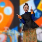 Megumi Han Instagram - 💙　🧡　💛　🖤 この日は、全身ENFÖLDでした！ #tops / #knit / #skirt ... @enfold_official #enfold トップスとニットは、PS（プレスプリング）！ AWかと思ってたけど、ファッション界は早めの春のようです😳 スカートは、2019のAWのもので、実は一度、イベントでも着させて頂いているんだけれど、組み合わせがドンピシャすぎて、もう一度、ステージに！ ご好評だったみたいで嬉しい🥳 なかなか店頭に行く事が出来ていなかったので、かなり久しぶりになってしまいましたが、いつも素敵なご提案、ありがとうございます🙏❤️ 自分で衣装用意していて思うのが「一度着たものを着られないなんて、誰が決めたの！」「あまりにも勿体無いじゃない！」ってこと。 一年の中、一ヶ月の中、一週間の中で、日常的に、同じ服、着るもんね？😉🌟