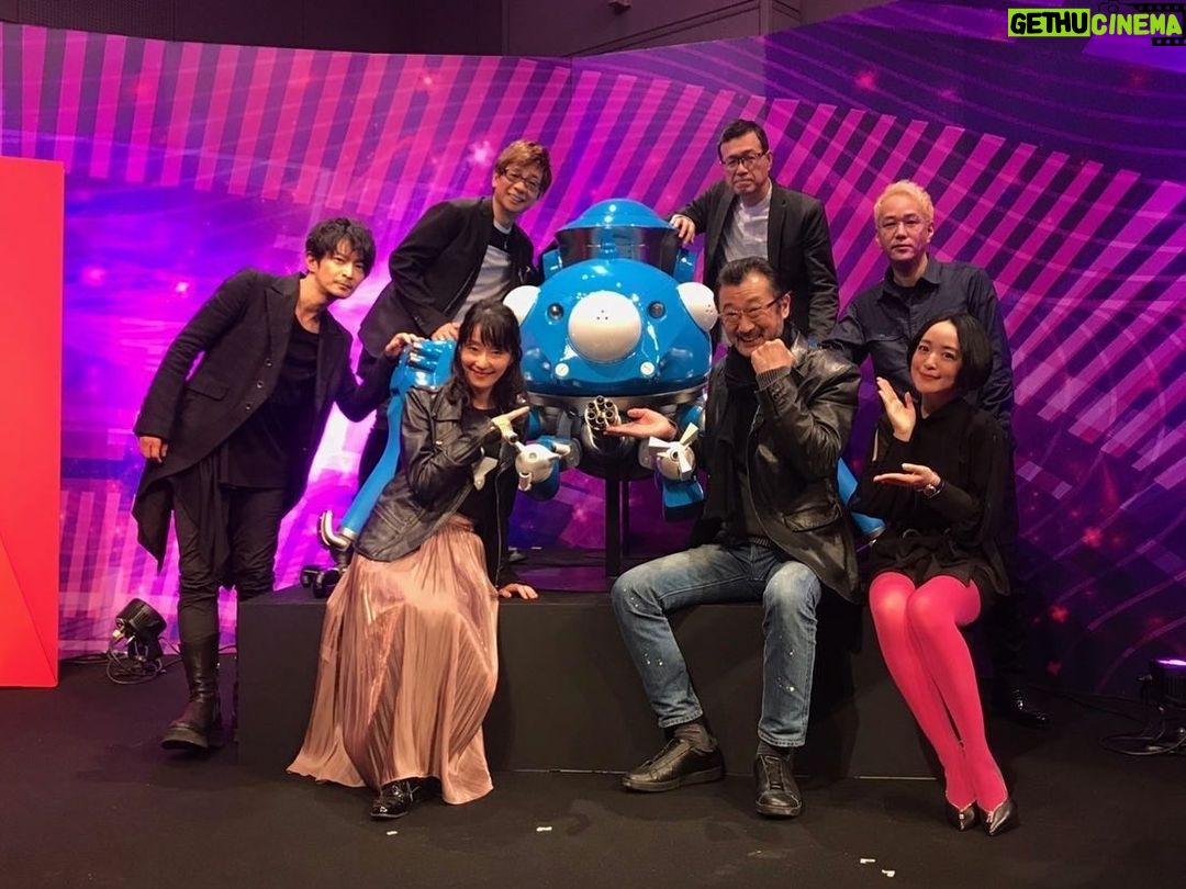 Megumi Han Instagram - 劇場版『#攻殻機動隊 #SAC_2045 最後の人間』初日舞台挨拶 ご来場頂きまして、誠にありがとうございました。 今日、この場に立ち会えた事を、心から誇りに思います。 少佐の、敦子さんの言葉が、想いが、行間が、攻殻を愛する皆さんにとっての原風景だったように感じました。 これが、ノスタルジーなのかもしれませんね。 忘れられるわけがありません、少佐。 これからも、アクセスし続けますからね。 常に遙か未来を生きながら、いまを生きる私たちに、生きるための戦いと、郷愁を与え続けてくれる、攻殻の世界。 また、素子たちに会わせて下さい。 皆さん、忘れずに、頼みましたよ。 昨日という日に、感謝と祝福を込めて。 映画は、12/14までの期間限定上映です。 是非、多くのご来場、お待ちしております。 __________ 敦子さんと明夫さん、お誕生日おめでとうございます。 __________ 🍮💭🌸 新宿ピカデリー