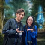 Megumi Han Instagram - 💠 FINAL FANTASY FAN FESTIVAL 2024 in TOKYO 💠 ⌘＿＿＿＿＿＿＿＿＿＿＿＿＿＿＿＿＿＿＿＿ ありがとう、FF14。 ありがとう、すべての光の戦士たち。 これからも、どうか、終わらない旅を。 ￣￣￣￣￣￣￣￣￣￣￣￣￣￣￣￣￣￣￣￣⌘ 東京ドームが光の戦士たちの熱気に包まれたファンフェスから1週間。 未だ私の心は高揚し、火照り、あの日の熱の中にいます。 ヒカセンである皆さんにとってもそうであったらいいなと、タイムラインを彷徨っていると、ファンフェス3日目、4日目、5日目と有志で開催されているのを見つけて、とても愛おしく思いました。 FF14の新生10周年を祝して開催された、今回のファンフェス。 Day1は、一般でチケットを取って、客席からの参加。 Day2は、恐縮ながらも、ステージ上からの参加でした。 ねぇ、最高だったねぇ。 ドームには、エオルゼアの地に初めて降り立ったときのような光景が広がっていました。 自分が冒険者として、最初にグリダニアを訪れたとき。 あゝ同じ時間、同じ場所に、こんなにもたくさんの人たちが冒険しているんだという感動が、再び。 まだまだFF14をはじめて間もないのですが、曲がりなりにも冒険をしていて、聞いて、感じて、考えたことなので、改めて、こちらでも認（したた）めさせて下さい。 FF14と皆さんの、これまでの軌跡を辿っていくと、10年前に出逢っていたかったという想いもありました。 だけど、10年経った今、こうしてエオルゼアを旅し、幾多の瞬間に巡り逢える事が、本当に堪らなく幸せです。 駆け出しのヒカセンながらも、皆さんと新生10周年を祝福する場に立ち会う事が出来て、心から光栄に思います。 さらに会場には、レガシーの方々もいらっしゃいました。その方々は、新生するよりも前、もっと長いときを、XIVと共に歩んでこられたわけで。 その再建を担った吉Pこと吉田直樹さんをはじめとする、第3開発部の皆さんが懸けてきた想いと時間に向き合うとき、その一つ、一つにお返ししていきたい気持ちが湧き上がってくるけれど、それはこの世界でめぇいっぱい楽しむ事でお返しできたらと思います。 改めて、すべての出会いに感謝を。 ⌘＿＿＿＿＿＿＿＿＿＿＿＿＿＿＿＿＿＿＿＿ このファンフェス2日間の最後の、さいご。 すべてのラインナップが終わって 開発陣の皆さんの言葉に 視界を滲ませていたら ヒカセンの帰りを心配し 再び花道を駆けてきたあの方が 静寂の中で一言。 「ありがとうございました！！！！！！！！！！！！！！」 吉田さんのマイクを通さずダイレクトに伝わってくる感謝の言葉が、あまりにも真っ直ぐで… こちらこそ、本当にありがとうございました。 初めてのMMO RPGがFF14で本当によかったです。 ⌘＿＿＿＿＿＿＿＿＿＿＿＿＿＿＿＿＿＿＿＿ 日々大きな変化に見舞われておりますが、ヒカセンの皆さん、これからも、この世界を、みんなのファイナルファンタジーを、大いに楽しんで参りましょうね。 ⌘＿＿＿＿＿＿＿＿＿＿＿＿＿＿＿＿＿＿＿＿ （ファンフェス終わりのホヤホヤでグタグタなトークを、Xのスペースでしていたら、翌日、いつもお世話になっているヒカセンのフレンドさんの弟君が、金テープを手渡して下さいました。ヒカセンの皆さんが周囲のヒカセンの方々に配っていたそう。ご姉弟そろってお優しいんだ。ありがとうございます。俺たちのファンフェス3日目） #FF14 #FINALFANTASYXIV #FFXIVFanFest 2024 #FF14ファンフェス