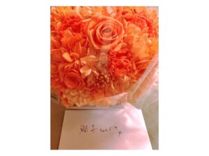 Megumi Han Instagram - 「おめでとう、翔子ちゃん」

愛する中川翔子ちゃんを、潘家で祝福！！

ようやく直接「おめでとう」の言葉を伝えることができました！！

出会いは遡る事、8年前。

『中川翔子のアニメが好ぎだーーっ！』という番組にお邪魔させて頂いたことがきっかけで意気投合。

撮影を終えて、真っ先に連絡先を交換して、そのあとすぐに観劇のお誘いを下さったの。

大好きなことに、全身全霊で向き合う翔子ちゃん。

今では「好きなものを好きだ」と言えるようになったけれど、私の中で、その第一人者が翔子ちゃんでした。

漫画やアニメ、ゲームなど、好きな作品、キャラクター、楽曲と、惜しみない愛を伝え広めて…。

彼女自身もまた、作品に携わり、キャラクターを演じ、歌を届けて…。

テレビ、ドラマ、ラジオ、ライブ、舞台と、たくさんのステージに立つ彼女を見守りながら、"好き"を生業にして、"好き"なものに貢献していく姿に、勇気をもらってきました。

そんな翔子ちゃんと友達になれる人生は想像もできていなかったし、こうして彼女の幸せを、母と祝福できる事、心から嬉しく思います。

そんな私たちは、運命のもとに出会い、此処に集えたのだろうと、この日、改めて思ったのでした。

そう感じるタイミングで会える存在、人生のキーマンみたいな、ね。

改めて、おめでとう、翔子ちゃん！！

そして、いつもありがとう！！

大大大大大好きﾋｲｨｨｨ!!🫶💖🌙🐈‍⬛🐈

＿＿＿＿＿＿＿＿＿＿

この日のこと
昨日の『アニソン・アカデミー』で話してくれたんだよね。

ハッと思い立ってラジオつけたタイミングで聴けて
ご縁のある作品や楽曲が、そこに集約されていて
やっぱり"何か"あるんだと思いました🤭

翔子ちゃん、愛情いっぱい、ありがとう。