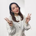 Megumi Han Instagram - 🤍 🤍 🤍 この日のスタイリングは、久芳俊夫さんにお願い致しました！！ ヘアメイクは、今年も一年中、ずっとお世話になり続けました、hijiriさん！！ #shirts ... @united_tokyo #bustier ... @shiroma_official #skirt ... @narcissus___official 久芳さんとは『手裏剣戦隊ニンニンジャー』に携わらせて頂いたときに、ご自身の特撮コラムで対談させて頂いたときに、初めてご一緒させて頂いたのがご縁で、その後も『DEVILMAN crybaby』など数々の作品でアパレルなどのコラボをして下さっていたりしていました！ hijiriさんとは『HUNTER× HUNTER』のもと、ゆずさんと「流れ星キラリ」のレコーディングでご一緒させて頂いたときからのご縁で、ずっとヘアメイクを担当して頂いているのです。数々の作品の、様々な場面に、いつも寄り添い歩んで下さる素敵な方です。 今年の仕事納めをありがとうございました！！