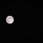 Megumi Han Instagram - My Star 月が綺麗ね。 木星も近くにいる。 メティアに願いをかけたくなるような そんな夜。 #月を見ていた #月が綺麗ですね #FF16 #FINALFANTASYXVI