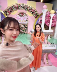 Megumi Han Instagram - 🩷 す　き　ぴ 🧡 プリコネフェスタ2024にて、ネネカ役の井口裕香さんと！ ネネカとはノウェムの頃から一緒！ ねぇ！ かわいい！ すき！ お芝居も、お歌も、トークも、パフォーマンスも、人柄も、本当に好き！ そして、ビジュが、良すぎる。 ご自身の弛まぬ研鑽が、すべてに表れているなと思うんです。 本当に素敵なお方だなと。 連絡先も交換しちゃったよ。 へへへ。 すき。 この日、ゆかさんがいてくれたから、私はありのまま自由でいられた…。 ⌘＿＿＿＿＿＿＿＿＿＿＿＿＿＿＿＿＿＿＿＿ ネネカとムイミが歌った『Brand New Sunrise』。 この曲は、コロナ禍が始まった年の冬に届けられた曲。 -光れ！ Brand New Sunrise 新しい陽で 世界と君よ　輝け - 「どんなときも明けない夜はない、新しい陽で皆が輝けるように」 そんな想いを込めた大切な曲なので。 今回、改めて届けることができた、キャラライブとして、新たな形で。 それをゆかさんと見届けることができて、私しゃあ、倖せでした😌💭🩷🧡 もちろん、オクトーのサプライズ参加もね…🤭💙