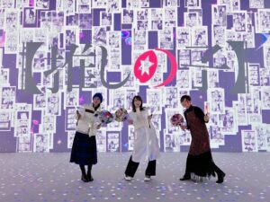 Megumi Han Instagram - ✨#マンガダイブ【#推しの子】スーパー✴︎イマーシブライブ✨

ライブあり、アトラクションあり！
作品の世界に没入できる愛溢れる空間！

素晴らしい体験をありがとうございます！！

推し活に行き届いたスタッフさんのホスピタリティも大変有難く…！！

うちわやサイリウムの貸し出しもありますし、お写真も抜群の画角でおさめて下さるので、是非、あなたの推しの子をめぇいっぱい応援してきて下さいね！！

みんなの直筆のイラストやメッセージも愛おしかった…！！

有難いことに出口にある一面がいっぱいになっちゃったので、物販の方にも、もう一面、設置されています！

ちなみに、出口の方のアカ先生とメンゴ先生のサインがあるパネルに、私たちも直筆でサインとメッセージを残してきたので探してみて下さいね✌️

2/16(金)まで、室町三井ホール&カンファレンスにて開催中！

⌘＿＿＿＿＿＿＿＿＿＿＿＿＿＿＿＿＿＿＿＿

先週末は、マンガダイブ初の応援上映が開催されたそうですね！

参加されるという皆さんのお声も届いておりましたが、いかがでしたでしょうか？

2月も引き続きのご来場お待ちしております！

みんなのシェアも、感想も、待ってるよー！

￣￣￣￣￣￣￣￣￣￣￣￣￣￣￣￣￣￣￣￣⌘
#oshinoko #tokyo #日本橋 #coredo室町