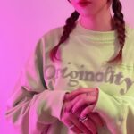 Megumi Han Instagram - 💚 🩷 💚 🩷 蛍光色、好きです。 このスウェット、セットアップなんですよ。 これで大都会を練り歩きたい。（願望）