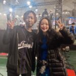 Megumi Han Instagram - ファンフェス16日目（ ） 日々の余韻の中で、まだあの日に帰ることのできる、心の記憶よ。 ⌘＿＿＿＿＿＿＿＿＿＿＿＿＿＿＿＿＿＿＿＿ ①未だ見ぬレポリットと！！ かわいいねぇ！！ どんな物語が待ち受けているのか楽しみです。 いまエモートのレポリットダンスがホットだけれど、私がそのエモートを習得するのは、いつになるだろう。（遠い目） 夏までにはと思っているけれど、みんな、そのときは受け入れてくれよな・・・！！ ￣￣￣￣￣￣￣￣￣￣￣￣￣￣￣￣￣￣￣￣⌘ ②前廣和豊さんと！！ FF16のクリエイティブディレクターである前廣さん。 収録の度に、大変お世話になりました。 また、FF14では「蒼天のイシュガルド」のメインシナリオライター。 ちょうどこのときパッチ3.0（蒼天の大きな一区切り）までをクリアしてからの登壇したのですが、皆さんの言う「教皇庁のやばさ」を見事に喰らった後だったので、情緒が掻き乱されておりましたが、3.3、3.4とクリアした今、また、やられました。 いまは、フレンドさんに教えて頂いた「蒼天秘話」を読み進めているところで、また、視界を熱く滲ませております。 クリスタルを巡る探求の旅を、ありがとうございます。 ⌘＿＿＿＿＿＿＿＿＿＿＿＿＿＿＿＿＿＿＿＿ ③高井浩さんと前廣和豊さん！！ 大好きな野犬の群れ本部のお二人です！！ 新春麻雀大会のステージには、FF16でお世話になった皆さんがいらっしゃいました！！ 宣伝担当されていた方々にも此処でお会いすることができて嬉しかったなぁ。 手始めに、ドマ式麻雀、覚えるかぁ…💭🀄️ ￣￣￣￣￣￣￣￣￣￣￣￣￣￣￣￣￣￣￣￣⌘ ④前廣和豊さんと松野泰己さん！ 見守ることで楽しんできたFFの世界でしたが、初めて自分自身で歩み、物語の結末まで到達する事ができたタイトル。 『ファイナルファンタジータクティクス　獅子戦争』 このお二人にお会いすると、そのときの旅の記憶が蘇ります。 重厚な物語とエンディングの衝撃は、今でも忘れられません。 FF16にも何処か、その遺伝子を感じました。 やっぱり、ドマ式麻雀（以下略） ￣￣￣￣￣￣￣￣￣￣￣￣￣￣￣￣￣￣￣￣⌘ ⑤モルボルさんこと室内俊夫さん。 FF14の歩みをアーカイブなどで振り返る中で、このお方にも、本作をはじめるきっかけと楽しさを教わっておりました。 （御本人を前に伝えられなかった…） いつも真摯にヒカセンたちと向き合って下さって、本当にありがとうございます。 ￣￣￣￣￣￣￣￣￣￣￣￣￣￣￣￣￣￣￣￣⌘ #FF14 #FINALFANTASYXIV #FF16 #FINALFANTASYXVI #FFXIVFanFast 2024 #FF14ファンフェス 東京ドーム