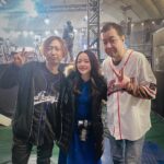 Megumi Han Instagram - ファンフェス16日目（ ） 日々の余韻の中で、まだあの日に帰ることのできる、心の記憶よ。 ⌘＿＿＿＿＿＿＿＿＿＿＿＿＿＿＿＿＿＿＿＿ ①未だ見ぬレポリットと！！ かわいいねぇ！！ どんな物語が待ち受けているのか楽しみです。 いまエモートのレポリットダンスがホットだけれど、私がそのエモートを習得するのは、いつになるだろう。（遠い目） 夏までにはと思っているけれど、みんな、そのときは受け入れてくれよな・・・！！ ￣￣￣￣￣￣￣￣￣￣￣￣￣￣￣￣￣￣￣￣⌘ ②前廣和豊さんと！！ FF16のクリエイティブディレクターである前廣さん。 収録の度に、大変お世話になりました。 また、FF14では「蒼天のイシュガルド」のメインシナリオライター。 ちょうどこのときパッチ3.0（蒼天の大きな一区切り）までをクリアしてからの登壇したのですが、皆さんの言う「教皇庁のやばさ」を見事に喰らった後だったので、情緒が掻き乱されておりましたが、3.3、3.4とクリアした今、また、やられました。 いまは、フレンドさんに教えて頂いた「蒼天秘話」を読み進めているところで、また、視界を熱く滲ませております。 クリスタルを巡る探求の旅を、ありがとうございます。 ⌘＿＿＿＿＿＿＿＿＿＿＿＿＿＿＿＿＿＿＿＿ ③高井浩さんと前廣和豊さん！！ 大好きな野犬の群れ本部のお二人です！！ 新春麻雀大会のステージには、FF16でお世話になった皆さんがいらっしゃいました！！ 宣伝担当されていた方々にも此処でお会いすることができて嬉しかったなぁ。 手始めに、ドマ式麻雀、覚えるかぁ…💭🀄️ ￣￣￣￣￣￣￣￣￣￣￣￣￣￣￣￣￣￣￣￣⌘ ④前廣和豊さんと松野泰己さん！ 見守ることで楽しんできたFFの世界でしたが、初めて自分自身で歩み、物語の結末まで到達する事ができたタイトル。 『ファイナルファンタジータクティクス　獅子戦争』 このお二人にお会いすると、そのときの旅の記憶が蘇ります。 重厚な物語とエンディングの衝撃は、今でも忘れられません。 FF16にも何処か、その遺伝子を感じました。 やっぱり、ドマ式麻雀（以下略） ￣￣￣￣￣￣￣￣￣￣￣￣￣￣￣￣￣￣￣￣⌘ ⑤モルボルさんこと室内俊夫さん。 FF14の歩みをアーカイブなどで振り返る中で、このお方にも、本作をはじめるきっかけと楽しさを教わっておりました。 （御本人を前に伝えられなかった…） いつも真摯にヒカセンたちと向き合って下さって、本当にありがとうございます。 ￣￣￣￣￣￣￣￣￣￣￣￣￣￣￣￣￣￣￣￣⌘ #FF14 #FINALFANTASYXIV #FF16 #FINALFANTASYXVI #FFXIVFanFast 2024 #FF14ファンフェス 東京ドーム