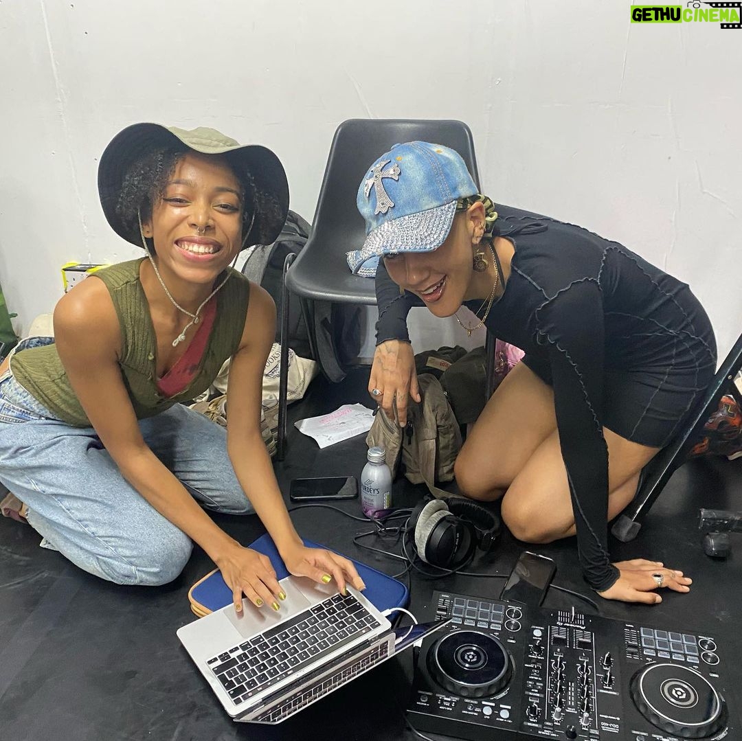 Mela Murder Instagram - My first dance workshop in 6 years ! First workshop sober first workshop as a mom. I broke down crying in the cab to the studio, I felt triggered to drink .. drinking was my way of coping with anxiety before getting in front of a room filled with strangers expecting you to deliver some hot shit 😂 I never really connected with anyone who came out to support me. I REALLY wanted to connect with each individual that left their home to share space with me. My vision when creating the approach for this was to give the tribe a glimpse into my healing journey. I named the work shop SURRENDER. first hour was SHADOW second was HIGHER. Feeling safe is always my main priority when gathering. Working through the initial guards up to be fully present in our bodies but mindful and respectful of everyone else. vulnerability is not easy. I gained more then I thought I would. All I have are my feelings that’s it I have nothing more to say other then THANK YOU! And that The next one is already in the works My favorite song by @originalsaso @dosflakos called SAZON ❤️🔥 London, United Kingdom