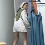 Melani Olivares Instagram - Ha sido un viaje al siglo XVI increíble. La primera vez que hago época de verdad. Han sido casi 4 meses dando vida unas mujeres que ansían su libertad . BEGUINAS, mujeres demócratas, que no están sujetas a ninguna orden eclesiástica, que no practican la castidad y son devotas De Dios, entre otras muchas cosas. Compañeras @beasegurafolch @silmalopez @amaiaaberasturi @crsplazas @ella_kweku y mi hija @luciacaraballo_ que si me dieran a elegir , nunca tendría otra hija ficticia. Nos lo hemos pasado BOMBA , gracias también a @romu71 que se convirtió desde el primer día en un beguino más, @claudiapintoe @buendiaestudios @atresplayer @antena3com @amparo.miralles @rsoniamartinez Y ahora toca descansar ! Felices vacaciones a tutti !!❤️❤️❤️❤️