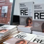 Melani Olivares Instagram - …hoy ha sido un día precioso y rebosante de amor. Hemos presentado el libro en bcn de la mano de @bobpop . Admiración máxima,GRACIAS por tu generosidad, por tus palabras llenas, por tu mirar, y por dejarte ser… y muy emocionante también, ver a mi familia y amigos, a gente que hacía muuucho que no veía y que derrochaban cariño por los cuatro costados! “Momento Re” ya ha merecido la pena . @beacuevasm @salvasuay @editabundoagencialiteraria @penguinlibros ❤️🍡