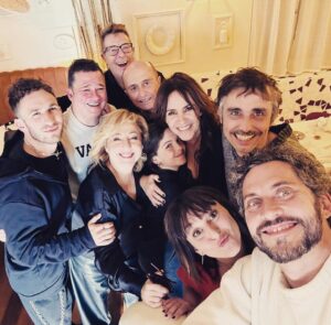 Melani Olivares Instagram - … en familia, de vuelta , como si no hubieran pasado 8 años.. nos hemos vuelto a enamorar…
Gracias @bravissimomadrid por tratarnos tan bien..❤️❤️❤️