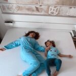 Melani Olivares Instagram - #Publi - Siempre he sido muy feliz saltando en la cama, pero ahora además de saltar duermo a las mil maravillas! Y el canapé me ha dado la vida! @emma_colchon ¡Os dejo mi código de descuento con un 10% adicional al 55% que ya tenéis en la web ¡Mi código es MELANI10! #despiertalomejordeti
