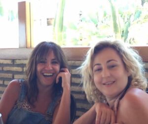 Melani Olivares Instagram - … hoy cumple años esta señora que se viste ir los pies, hermana, amiga , cómplice, salvadora y maga. Te quiero Carmen!!! Esta década es nuestra!!!! 
PD: como dice @peponnieto , tenemos que hacernos más fotos juntas, no vaya a ser que nos muramos y no tengamos ninguna foto para subir 😂😂😂😂❤️❤️❤️❤️
Feliz cumpleaños Tatita ❤️❤️❤️❤️