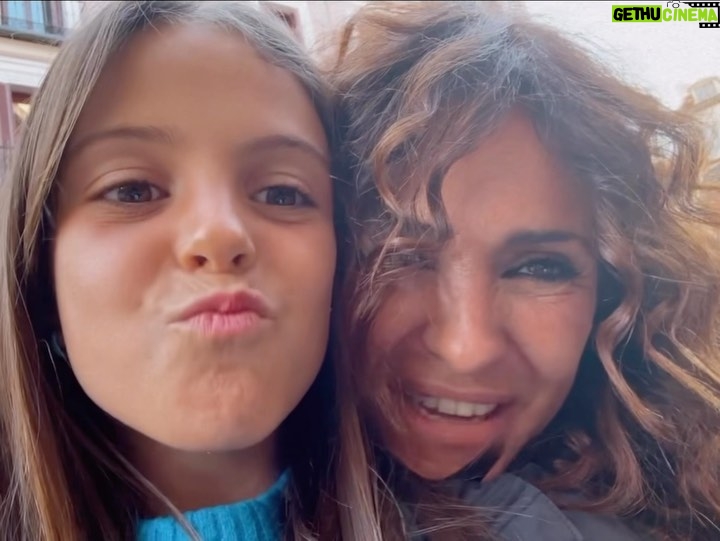 Melani Olivares Instagram - Amor, amor y más amor ❤️❤️❤️