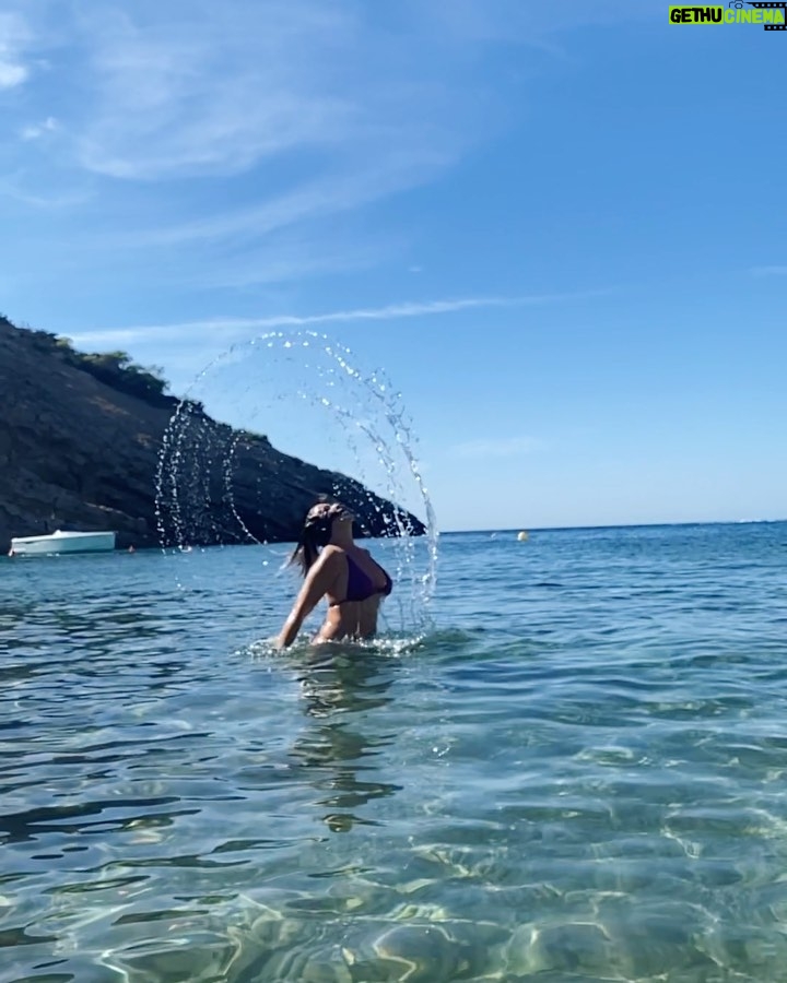 Melani Olivares Instagram - Diosa 💎 o Gyoza 🥟 1,2,3 splash 🧜‍♀️ y ahora cómo sale… by @santimarin. Último fin de semana en @elsilencioibiza. Qué ganas de ir al 10º Aniversario de @silencioclub 🥂 El Silencio Ibiza