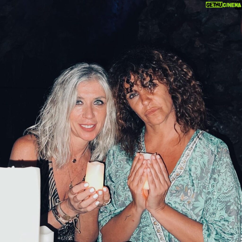 Melani Olivares Instagram - …pidiendo y manifestando deseos conjuntos y agradeciendo al universo! @evaisanta @melaniolivares Cova Santa Ibiza