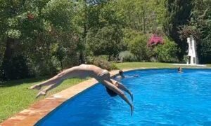 Melani Olivares Instagram - Este verano hemos inaugurado las vacaciones de la mejor manera, con amigos, que son la familia elegida, en un entorno que es pura vida, con la máxima privacidad y rodead@s de montañas verdes! 

Hemos jugado, compartido, disfrutado… Hemos reído a carcajadas y todas esas vivencias las tenemos retenidas en el cerebro y en el corazón, para echar mano de ellas cuando apriete el frío.

No puedo estar más agradecida al universo por la familia que tengo, con vosotr@s al fin del mundo! Y desde luego confiaré siempre mis vacaciones en la costa del Sol a @cuboshomes! Sois mejores! 🤍🤍
@idolyagency_official ❤️❤️ #colaboracion #regalo