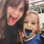 Melani Olivares Instagram - …sigue intacta la misma mirada de confianza, complicidad, sabiduría…sigues intacta en esencia . Felices 11 Manuela… Te amo con locura y frenesí! Gracias por estar y existir, la vida es más bonita a tu lado..❤️❤️❤️❤️