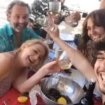 Melani Olivares Instagram - … hoy cumple años esta señora que se viste ir los pies, hermana, amiga , cómplice, salvadora y maga. Te quiero Carmen!!! Esta década es nuestra!!!! PD: como dice @peponnieto , tenemos que hacernos más fotos juntas, no vaya a ser que nos muramos y no tengamos ninguna foto para subir 😂😂😂😂❤️❤️❤️❤️ Feliz cumpleaños Tatita ❤️❤️❤️❤️