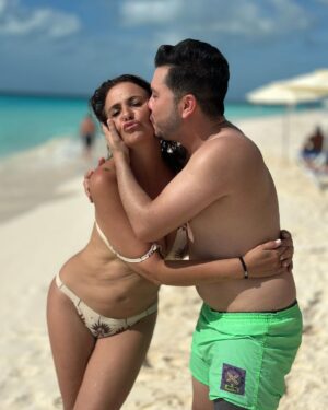 Melani Olivares Instagram - … …y llegó el momento de decir adiós a cayo largo… hemos aprendido que el lujo no es material, el lujo es lo que nos llevamos en el corazoncito, nos llevamos a sus gentes y a toda la generosidad que nos han llenado el alma… 
Amenazamos con volver pronto, muy pronto..
Seguiré subiendo momentos que nos queda en por compartir ❤️❤️❤️
@neoxing 
@hugo_delross 
@memoriescayolargo 
@mohamadfawzigonzalez 
@rafavillanuevabaena 
#playasirena 
#villamarina ❤️❤️❤️❤️