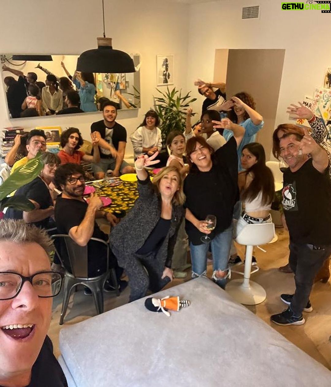 Melani Olivares Instagram - …y casi sin cerrar los ojos te veo como el bebé que eras… y 16 años nos son nada con todo lo que nos queda por delante. Te acompañaré, y no no te soltaré , aunque vueles muy alto siempre sabrás dónde volver … te amo mi vida ! Felices 16 !!!!