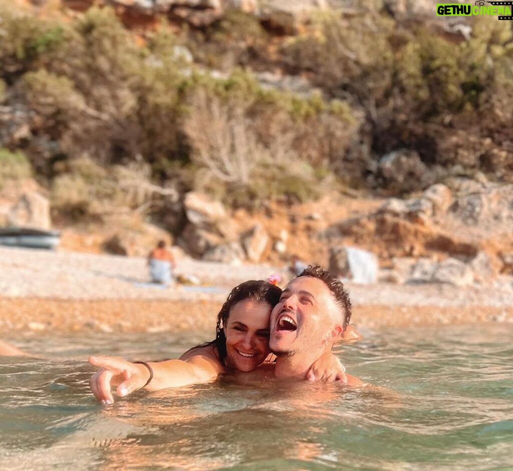 Melani Olivares Instagram - …besos,baños y miradas bonitas. @siemprevida.ibiza 💜 Hotel Ibiza Corso & SPA