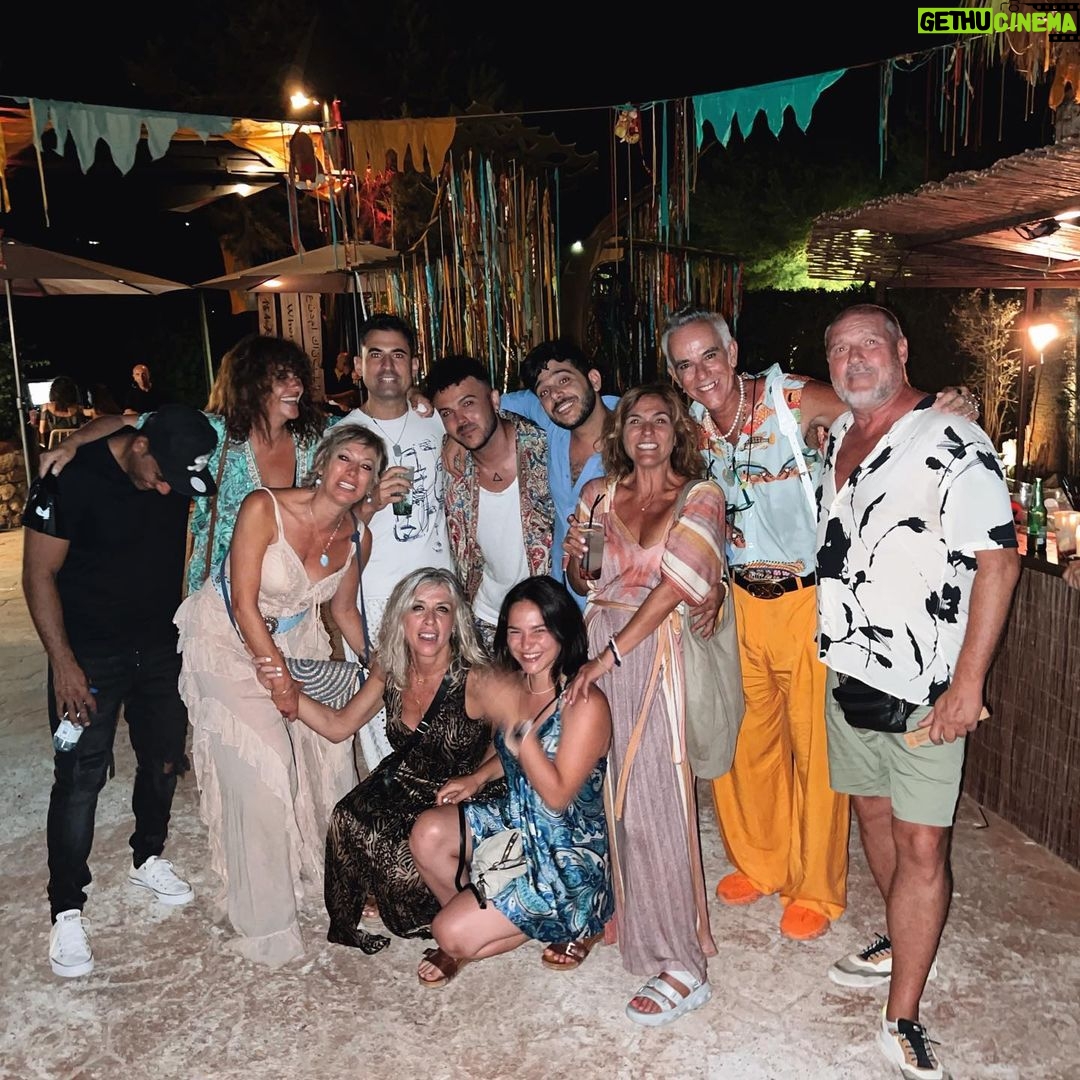 Melani Olivares Instagram - …pidiendo y manifestando deseos conjuntos y agradeciendo al universo! @evaisanta @melaniolivares Cova Santa Ibiza