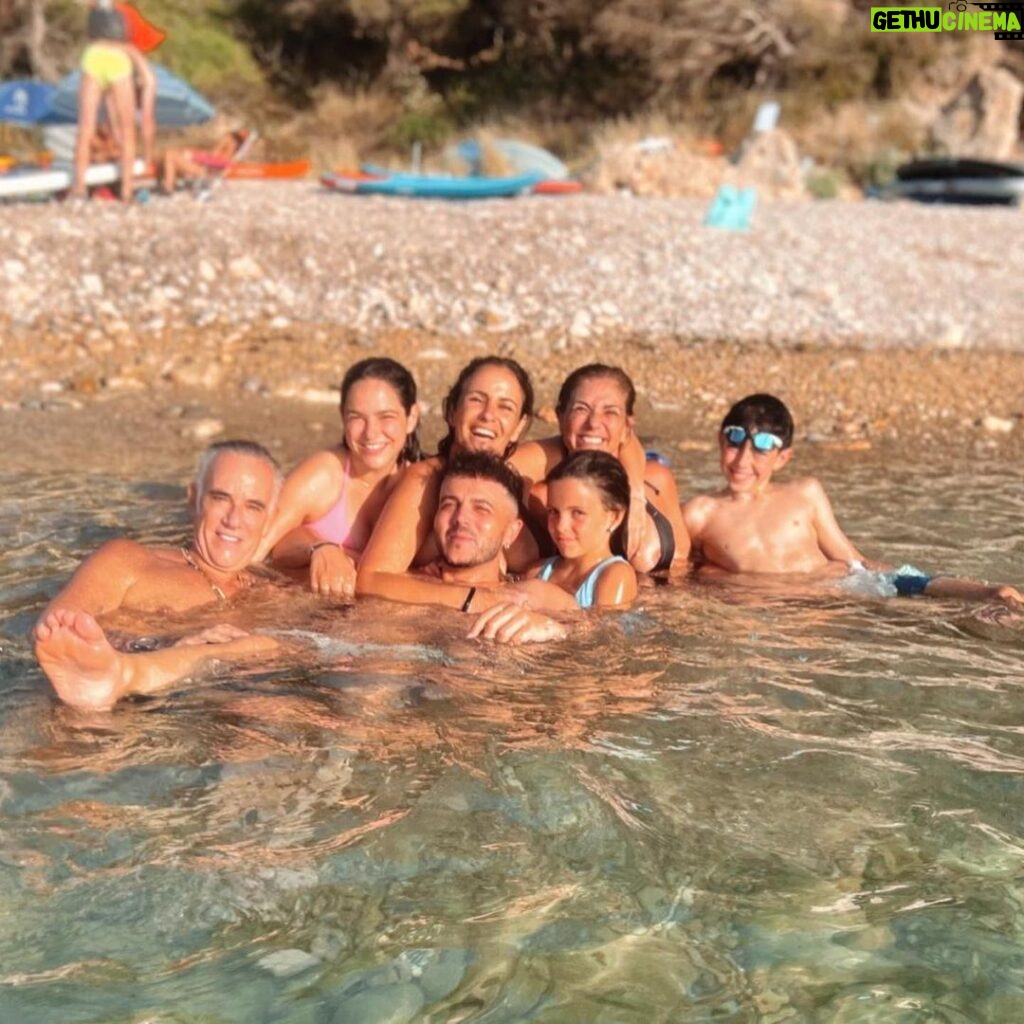 Melani Olivares Instagram - Familia estructurada de otra forma..😂😂😂 El Silencio Ibiza