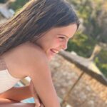 Melani Olivares Instagram – Familia estructurada de otra forma..😂😂😂 El Silencio Ibiza