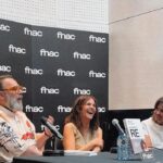 Melani Olivares Instagram - …hoy ha sido un día precioso y rebosante de amor. Hemos presentado el libro en bcn de la mano de @bobpop . Admiración máxima,GRACIAS por tu generosidad, por tus palabras llenas, por tu mirar, y por dejarte ser… y muy emocionante también, ver a mi familia y amigos, a gente que hacía muuucho que no veía y que derrochaban cariño por los cuatro costados! “Momento Re” ya ha merecido la pena . @beacuevasm @salvasuay @editabundoagencialiteraria @penguinlibros ❤️🍡