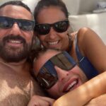 Melani Olivares Instagram - siempre perdemos los mecheros, nos los robamos los unos a los otros, a veces sin darnos cuenta.. mi amigo @gssuyess , que busca siempre las soluciones a los problemas, una persona práctica y elevada donde las haya, y muuuuy cansado de tod@s nosotr@s , ha inventado el mechero NOLOST… Graciaaaaas Jesuuuuus😂😂😂 Mis amigos @peponnieto y @pacoleon me miran así de bonito..♥️♥️♥️ @eduardonavarreteoficial @antonio_abeledo @hotelemperadormadrid ❤️❤️