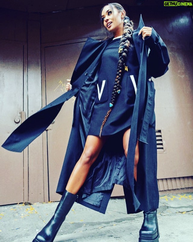Melanie Liburd Instagram - That hustle never stops. Happy Thursday ✨ Harlem New York