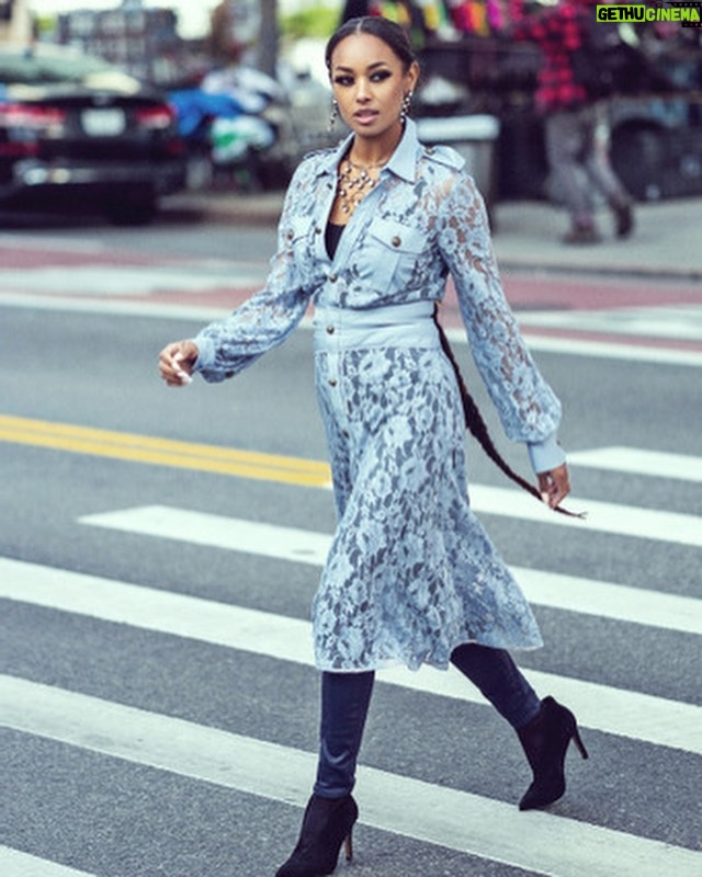 Melanie Liburd Instagram - That Monday strut. Whose seen this weeks episode of @ghoststarz? 🤍 Harlem New York