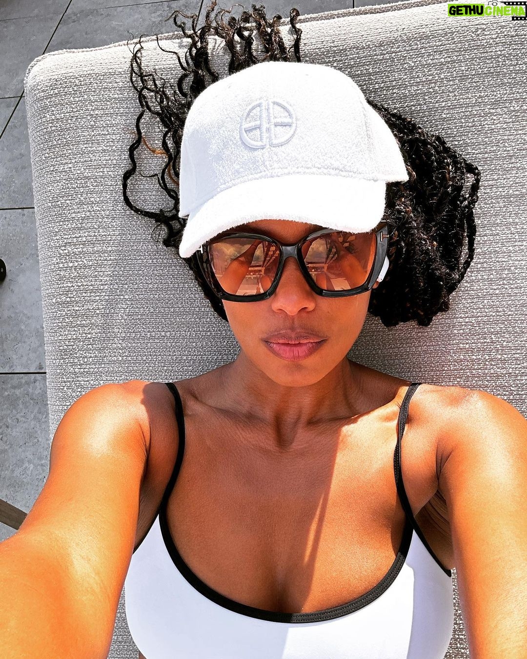 Melanie Liburd Instagram - Hello Friday ☀️