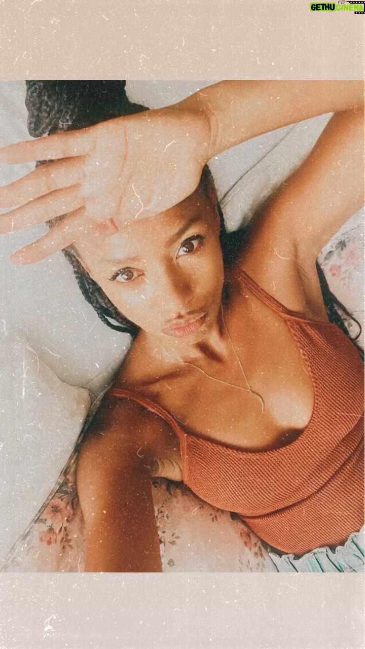 Melanie Liburd Instagram - Can someone please magic my brain to learn 5000 pages and a jet lag cure? Yes this would be very appropriate. Yes yes and thank you very much 🤍 Helsinki